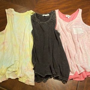 3 girls tank tops